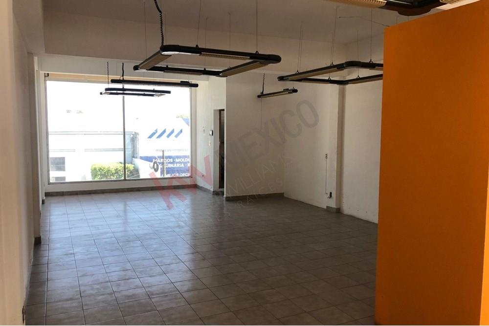 Renta Bodega en Querétaro en el corazón de la ciudad.