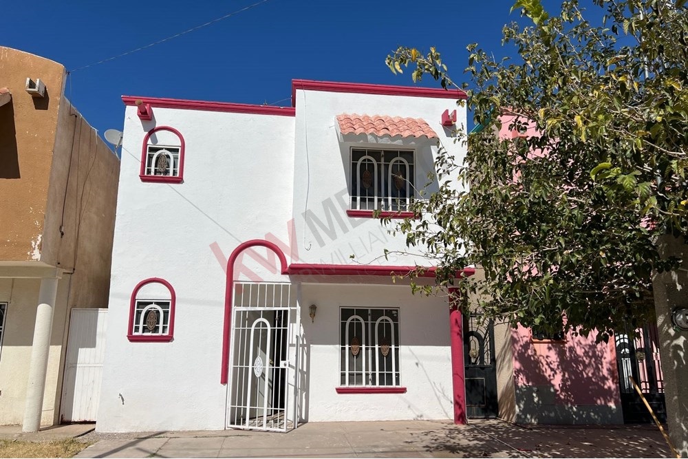 CASA EN RENTA EN ACEQUIAS CERCA DE PARQUE CENTRAL, AV TECNOLOGICO Y TEOFILO BORUNDAQ