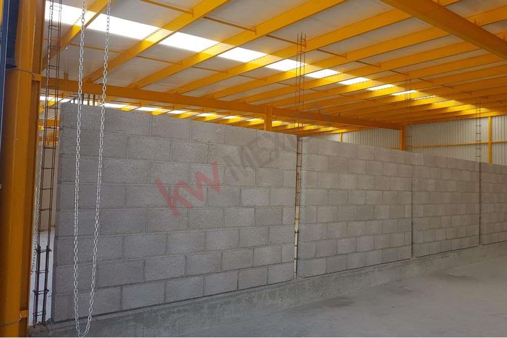 Venta Bodega 225 m² Microparque Industrial Tekno Queretaro. Ceerca Toyota