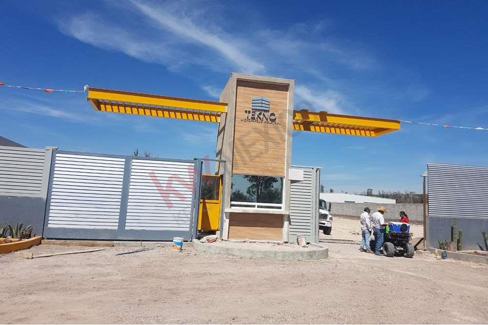 Venta Bodega 225 m² Microparque Industrial Tekno Queretaro. Ceerca Toyota