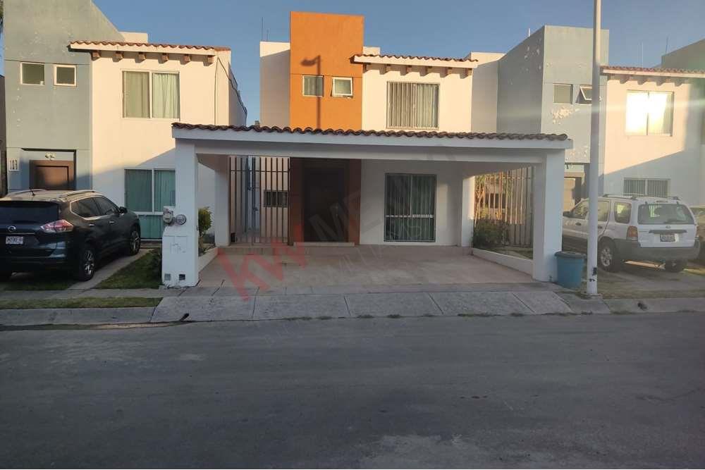 Todos los servicios cercanos en auto y caminando casa en venta Bonanza  residencial Al sur de ZMG