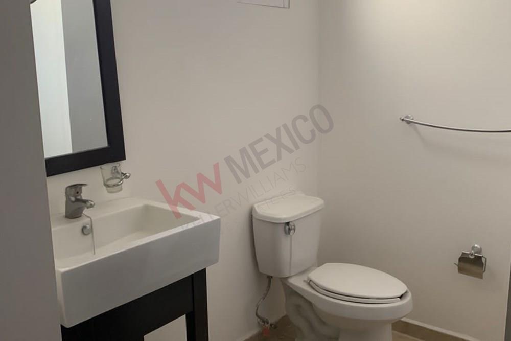 Venta de Departamento en Privada 'Puerta Real', Ubicado en una de las Mejores Zonas con Mayor Plusvalia y Seguridad en el Estado de Queretaro, 3 Recamaras, 2 Baños, 2 Estacionamientos, Areas Verdes, Palapa, Alberca, Asador, Juegos Infantiles y Vigilancia las 24 hrs.