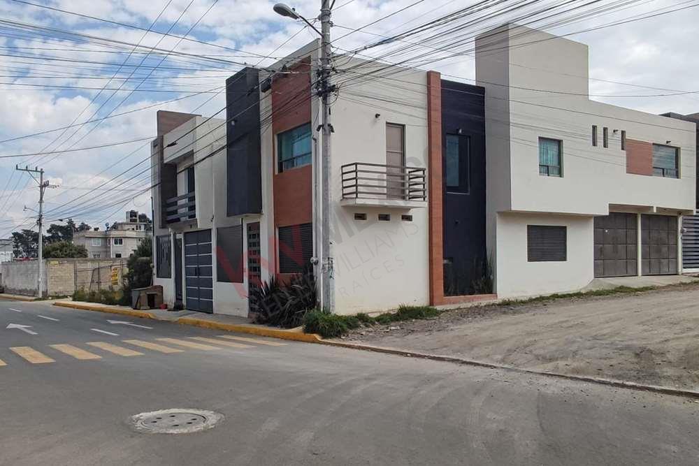 Casa amplia de 4 recamaras en venta en Toluca, Col. Capultit