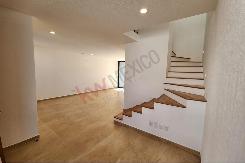 Casa Nueva en Renta en Juriquilla de Caisa, con tres recámaras y jardín