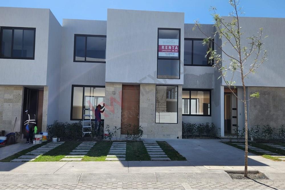 Casa Nueva en Renta en Juriquilla de Caisa, con tres recámaras y jardín