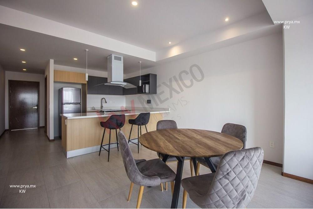 Departamento en Renta en Paseo de las Estrellas, Solares. Jal