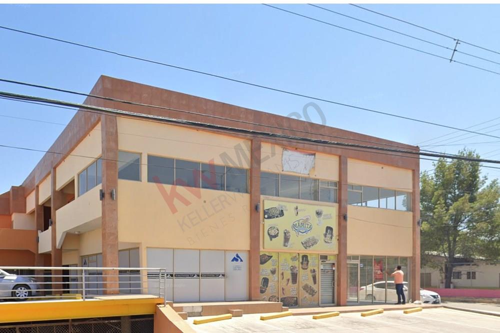 Local Comercial en Plaza Lombardo