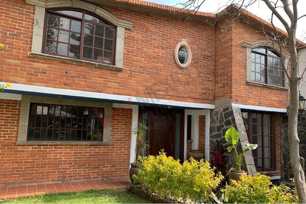 RENTA DE  ACOJEDORA CASA EN HEROES DE PADIERNA AL SUR DE LA CIUDAD