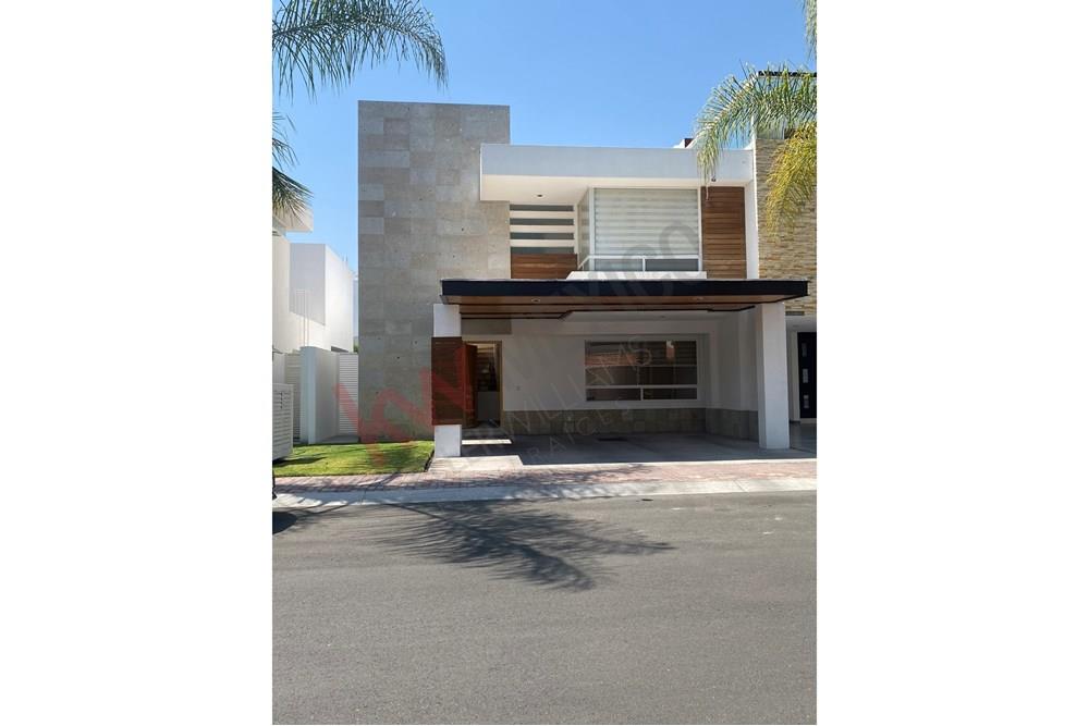 CASA EN RENTA EN RESIDENCIAL PORTANOVA EN CORREGIDORA QUERÉTARO