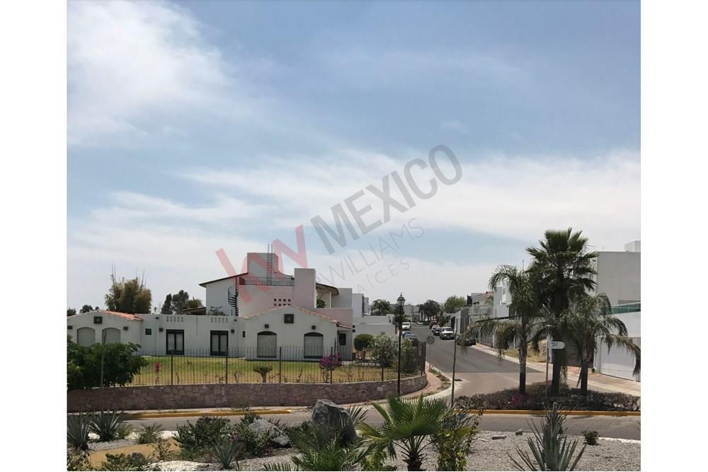 Terreno en venta en Real de Juriquilla con muy buena ubicación T34 Excelente oportunidad de inversión