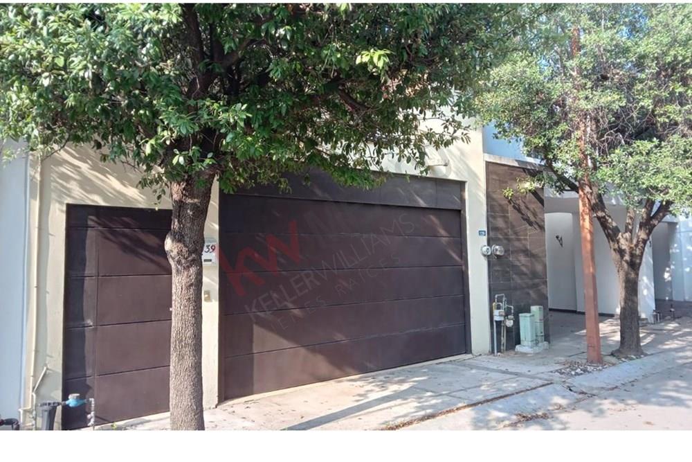 ¡Disfruta de esta casa en Renta ubicada en el fracc. Privadas Premier, Apodaca, Nuevo León, a tan solo 15 minutos del aeropuerto!