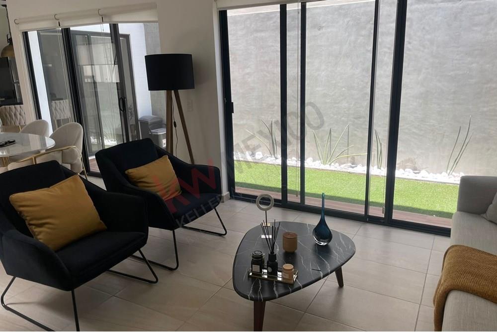 RENTA CASA EN MIKITA TOWN JURIQUILLA CON ESTILO MINIMALISTA INDUSTRIAL