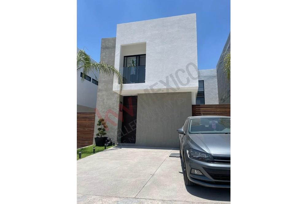 RENTA CASA EN MIKITA TOWN JURIQUILLA CON ESTILO MINIMALISTA INDUSTRIAL