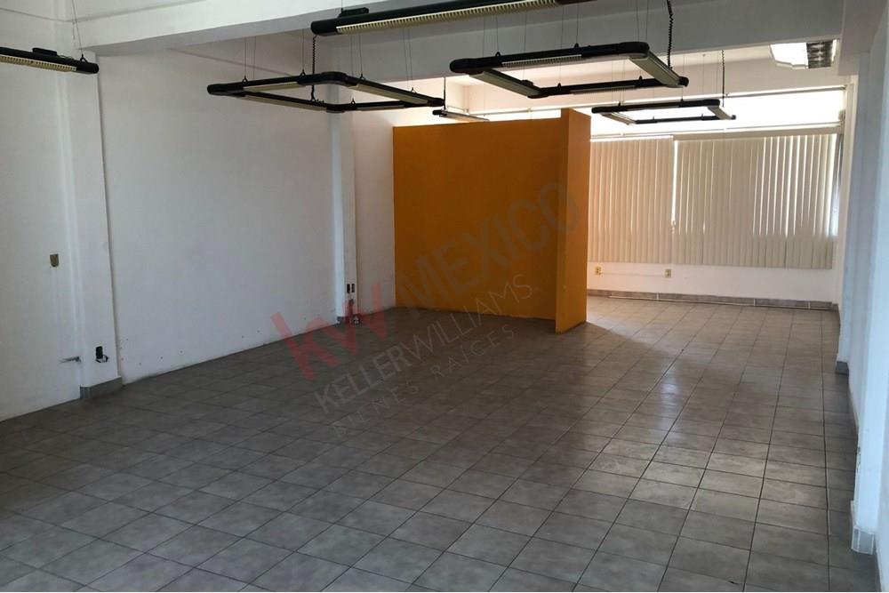 Renta Local Pino Suárez Centro en el corazón de Querétaro.