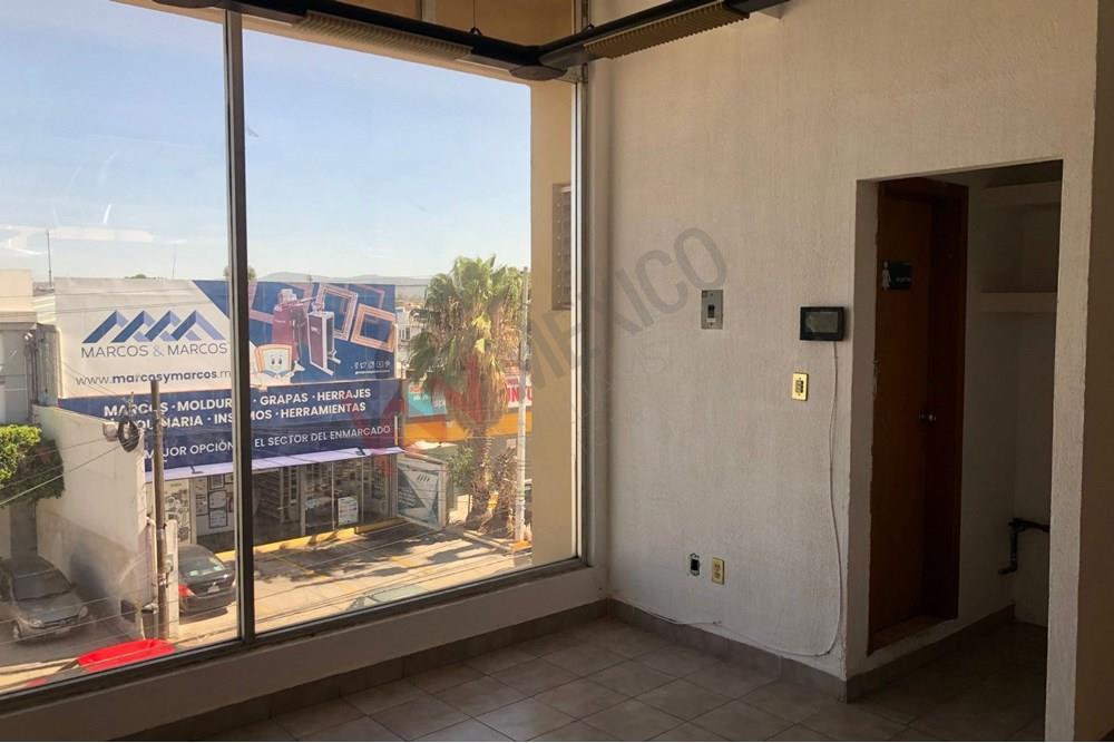 Renta Local Pino Suárez Centro en el corazón de Querétaro.