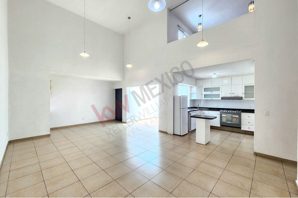 CASA EN VENTA, JURIQUILLA SANTA FÉ, QRO! RECÁMARA EN PLANTA BAJA!