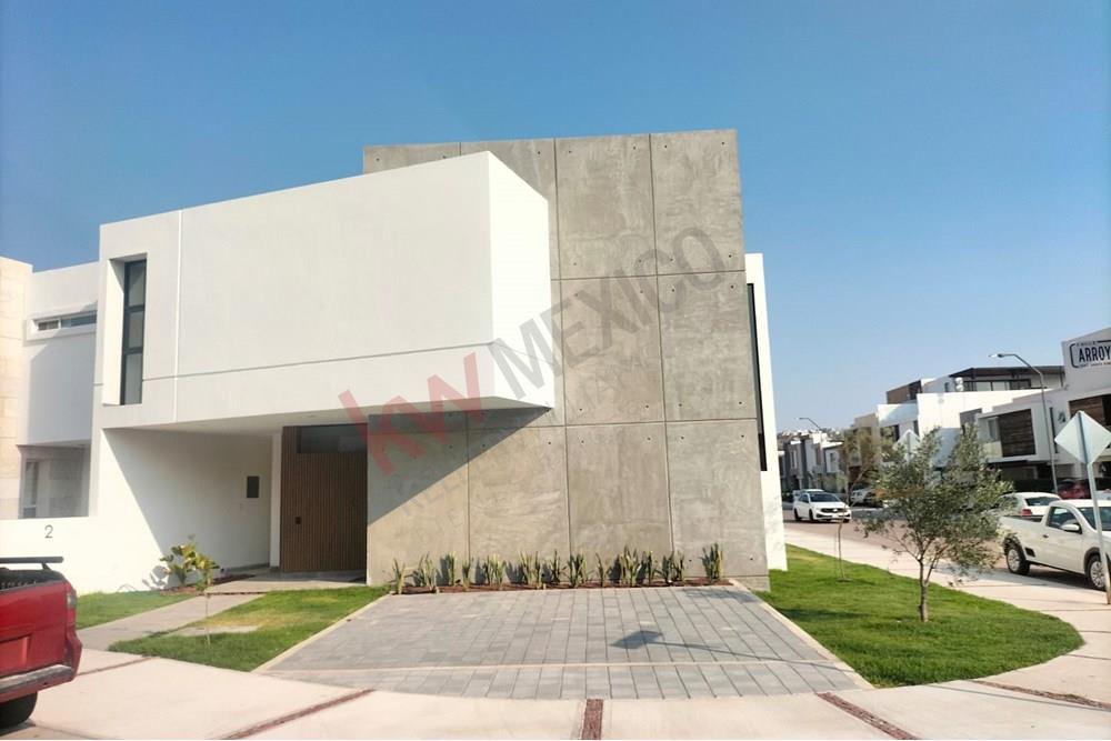 GRAN CASA DE AUTOR EN CAÑADAS DEL ARROYO, CORREGIDORA, QUERÉTARO