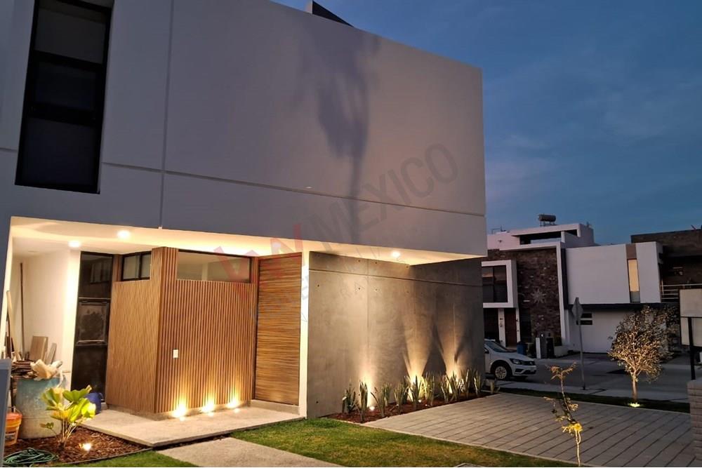 GRAN CASA DE AUTOR EN CAÑADAS DEL ARROYO, CORREGIDORA, QUERÉTARO