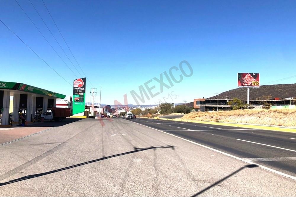 Terreno Comercial sobre avenida Anillo Vial Junipero Serra