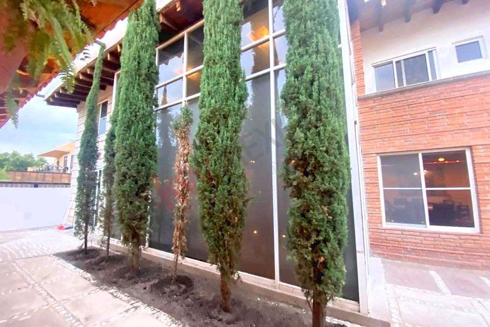 Casa en condominio con recamara en planta baja, vigilancia 24/7