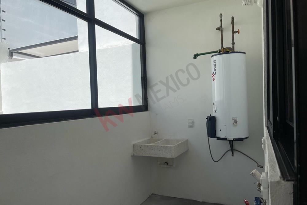 Renta Casa en condominio Zandara, Zibatá, Querétaro. Recamará en PB.
