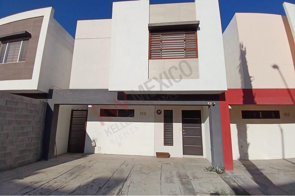 Casa en renta en Apodaca con terreno excedente