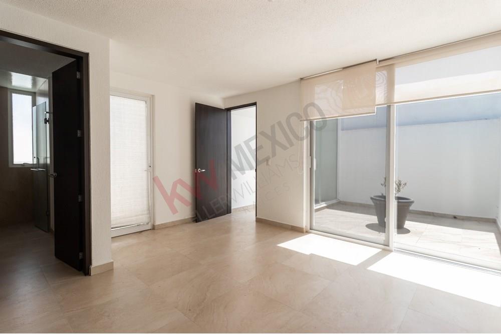 CASA en VENTA en JURIQUILLA (en fraccionamiento cerrado)