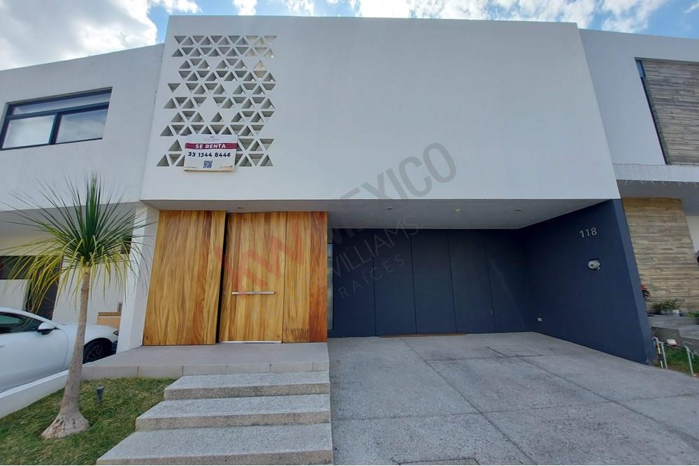 ESPECTACULAR CASA EN RENTA EN SOLARES