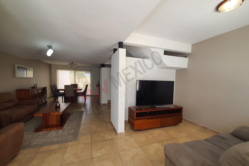 CASA RENTA AMUEBLADA JURIQUILLA SANTA FE 3 HABITACIONES