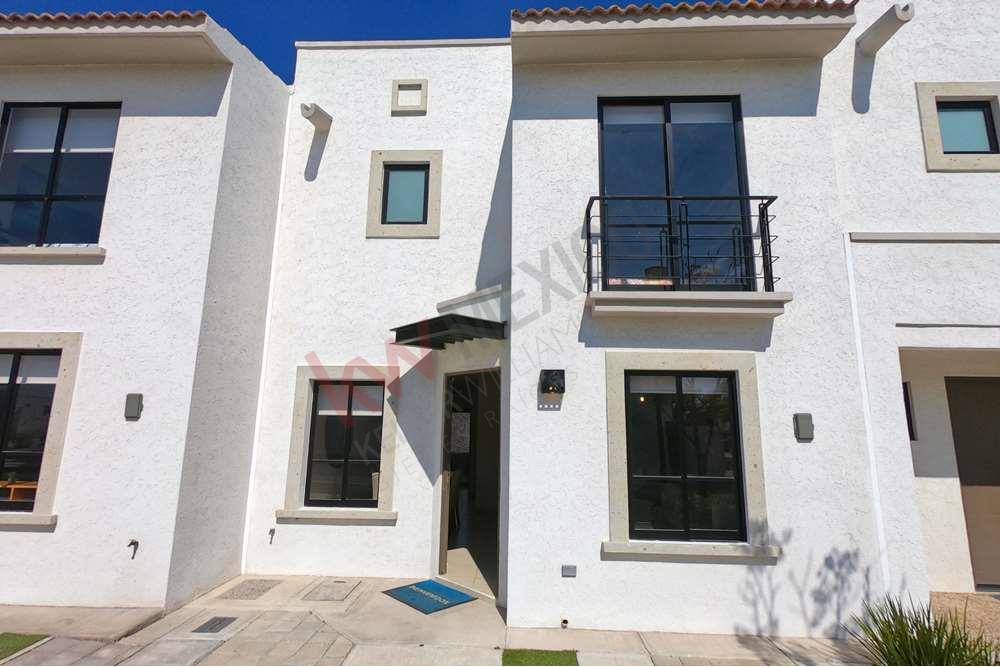 casa en venta en zakia 3 habitaciones casa club alberca y gimnasio cerca a  plaza paseo queretaro