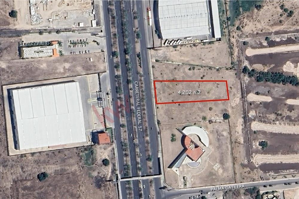 Descubra la oportunidad de adquirir un estupendo terreno en renta en la exclusiva zona de El Salitre, Querétaro. Este terreno cuenta con una ubicación privilegiada y excelentes características que lo convierten en la opción ideal para su próximo proyecto. ¡No pierda esta oportunidad única de invertir en un terreno de calidad en una de las zonas más cotizadas de la ciudad!