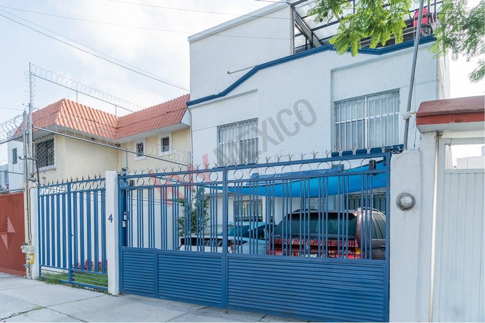 CASA EN VENTA EN FRACCIONAMIENTO CONSTITUYENTES EXCELENTE UBICACIÓN