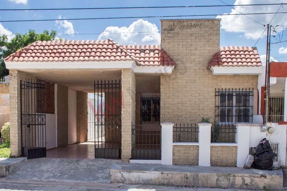 Casa en renta en Fraccionamiento Yucalpetén, Mérida, Yucatán.