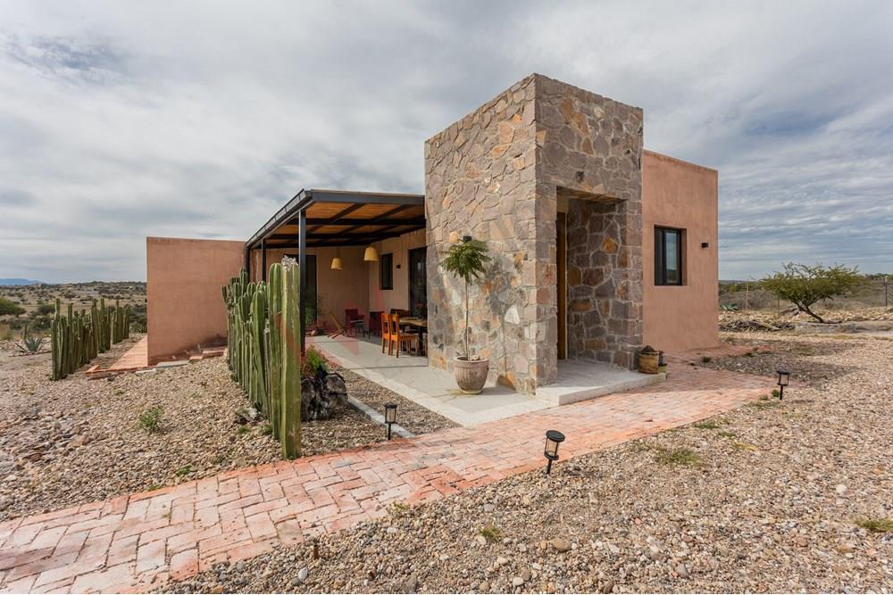 Casa 62 Agaves: A rural retreat nestled on 2000 square meters of natural landscape