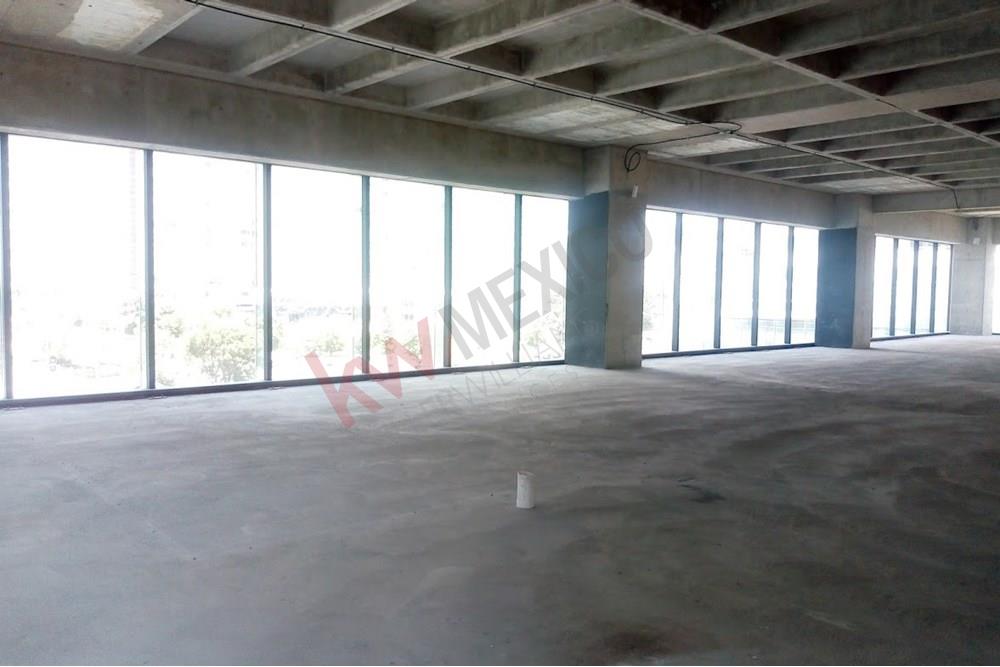 Oficina en Renta en edificio A+ en obra gris para acondicionar, en DownTown Santa Fe