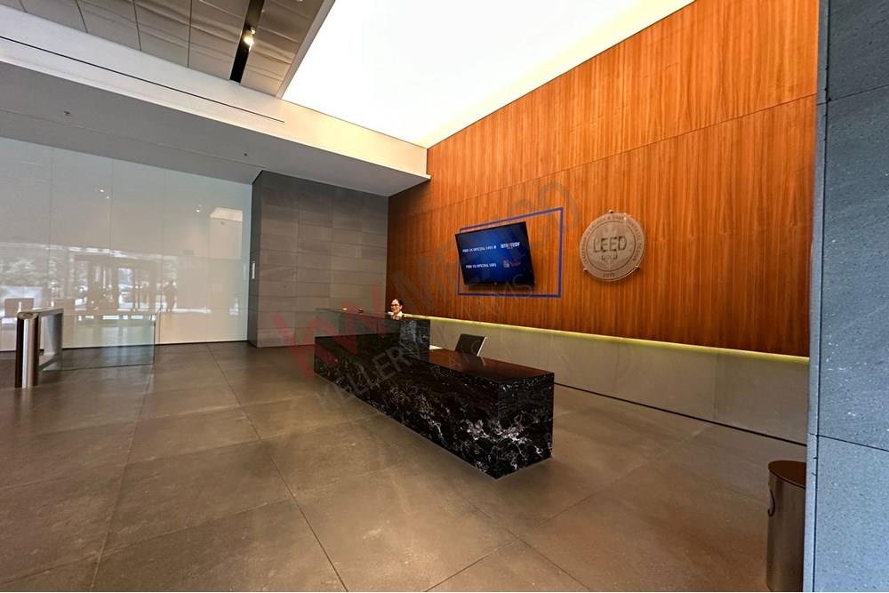 Oficina en Renta en edificio A+ en obra gris para acondicionar, en DownTown Santa Fe