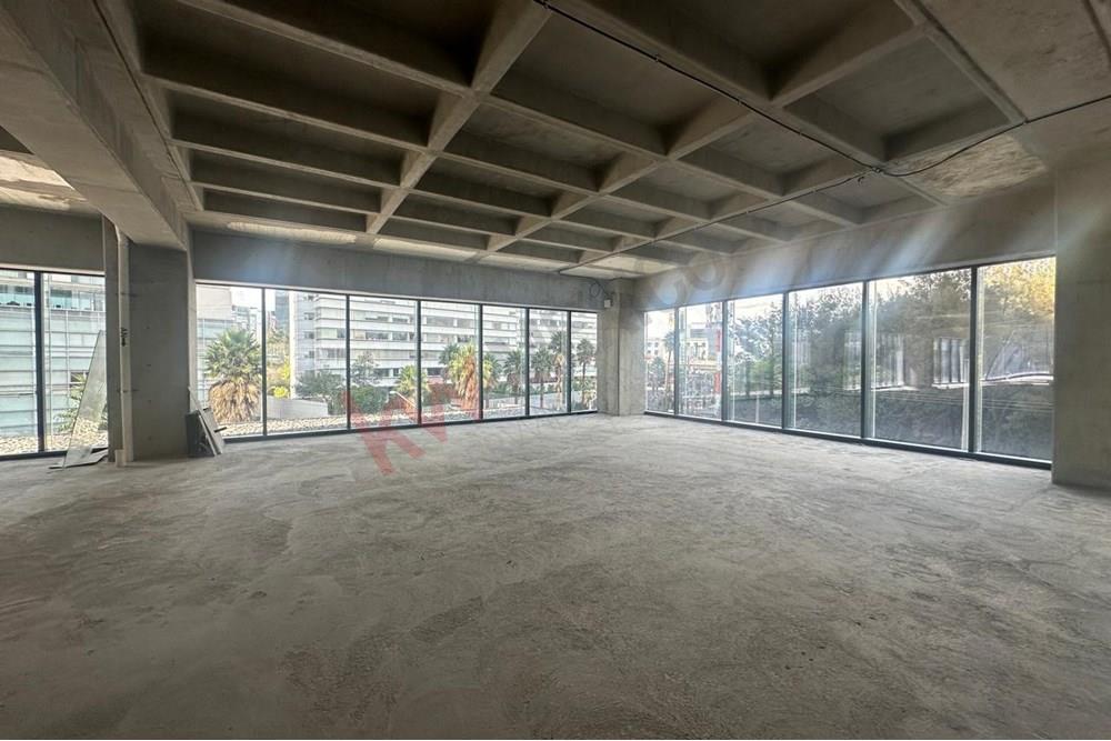 Oficina en Renta en edificio A+ en obra gris para acondicionar, en DownTown Santa Fe