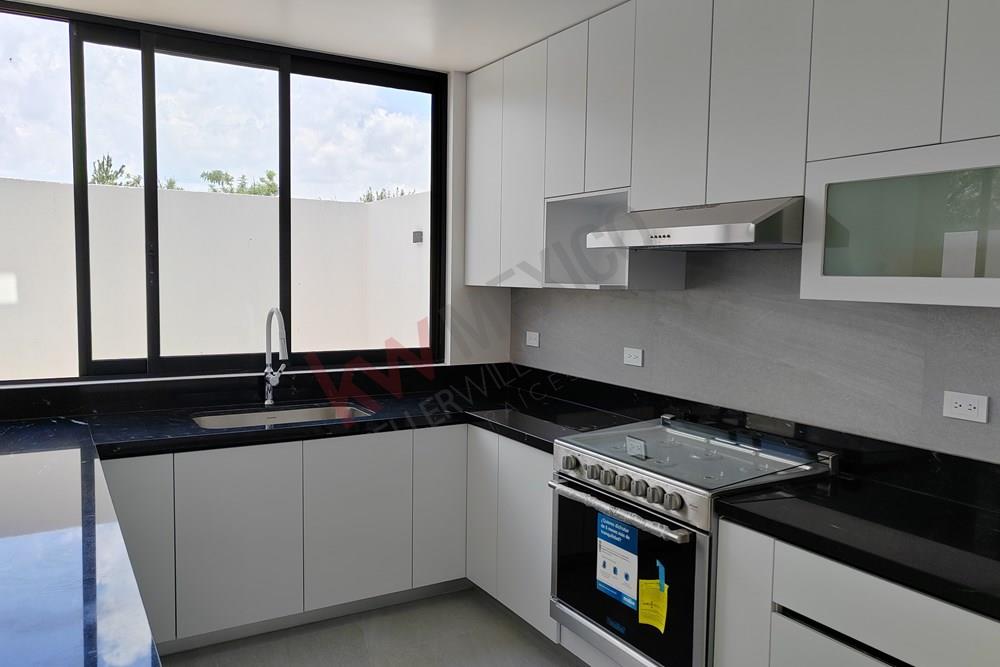 Preciosa casa de autor en venta en Residencial IKaya 75, en el Municipio el Marqués de Querétaro, México.