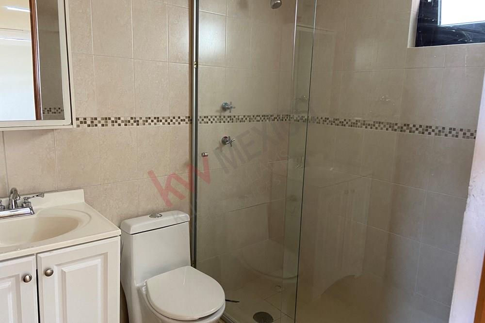 Departamento en renta $8,400.00 en Col. Jesús del Monte  2 recámaras, 1 baño 2 estacionamientos, mantenimiento incluido