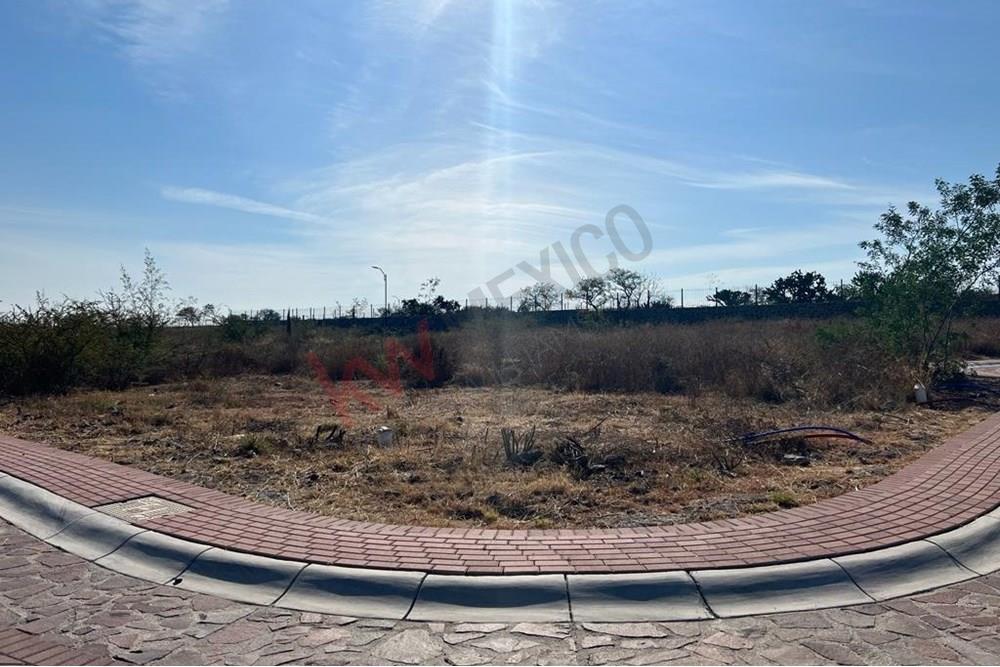 TERRENO EN VENTA/EN ESQUINA/CIUDAD MADERAS SUR II/IDEAL PARA INVERSION