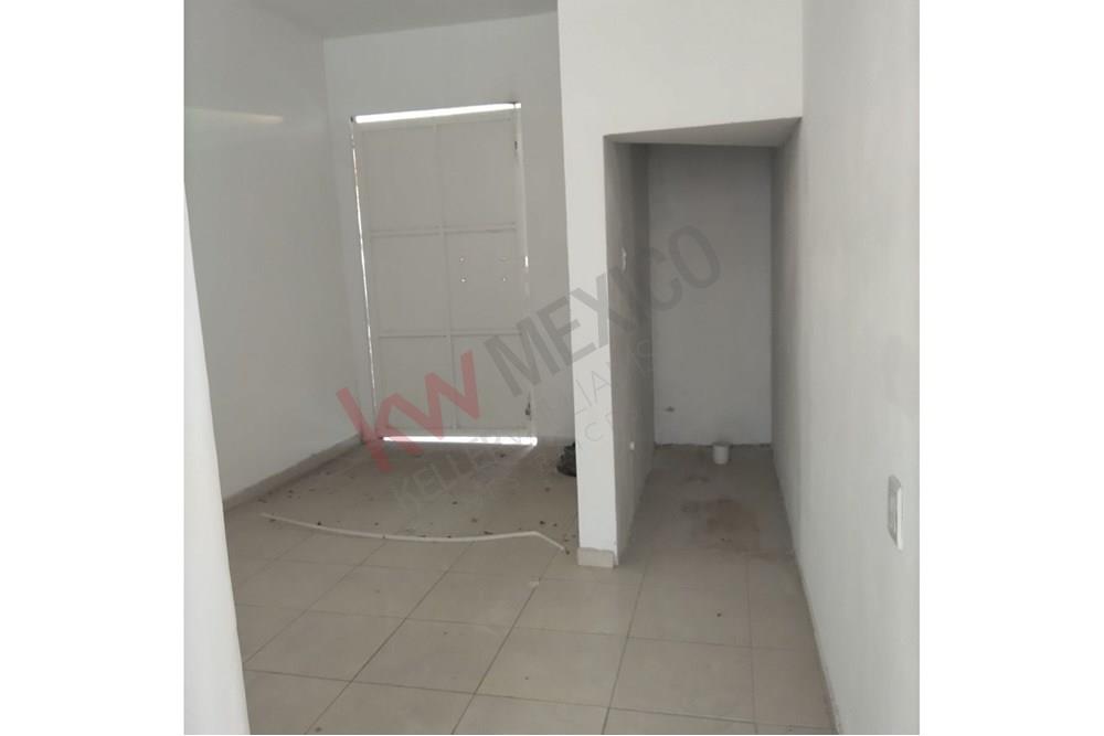 LOCAL COMERCIAL EN RENTA, CERCA DE PLAZA GALERIAS Y CONSTITUYENTYES