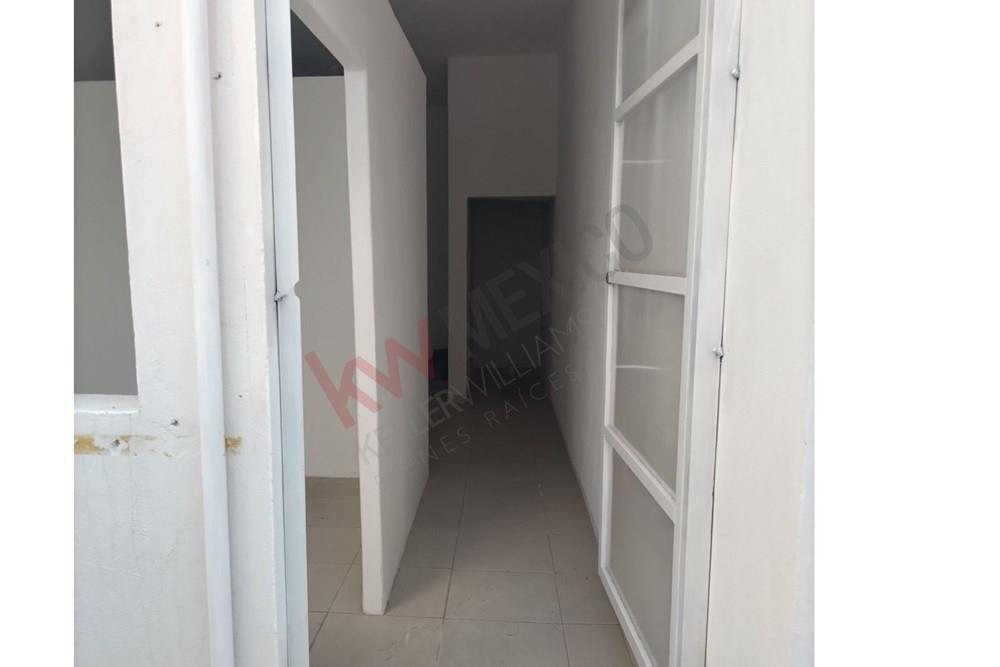 LOCAL COMERCIAL EN RENTA, CERCA DE PLAZA GALERIAS Y CONSTITUYENTYES