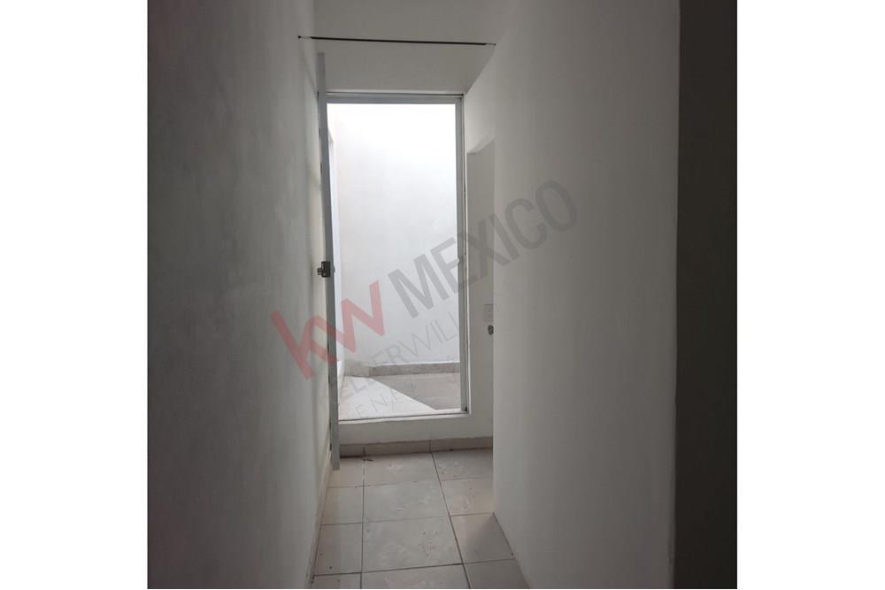 LOCAL COMERCIAL EN RENTA, CERCA DE PLAZA GALERIAS Y CONSTITUYENTYES