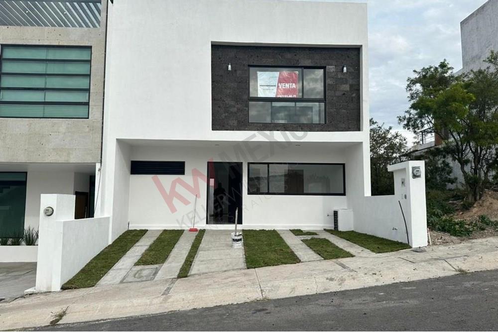 SE VENDE CASA MODERNA Y AMPLIA EN OPUNTIA ZIBATA.