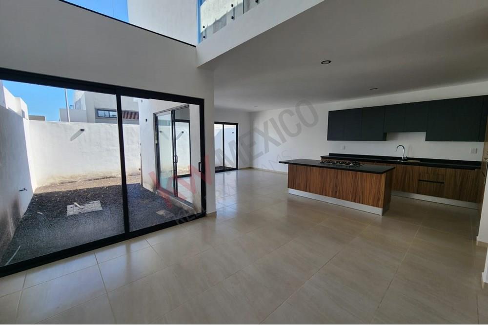 SE VENDE CASA MODERNA Y AMPLIA EN OPUNTIA ZIBATA.