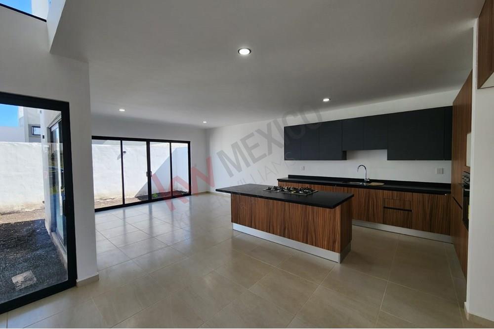 SE VENDE CASA MODERNA Y AMPLIA EN OPUNTIA ZIBATA.