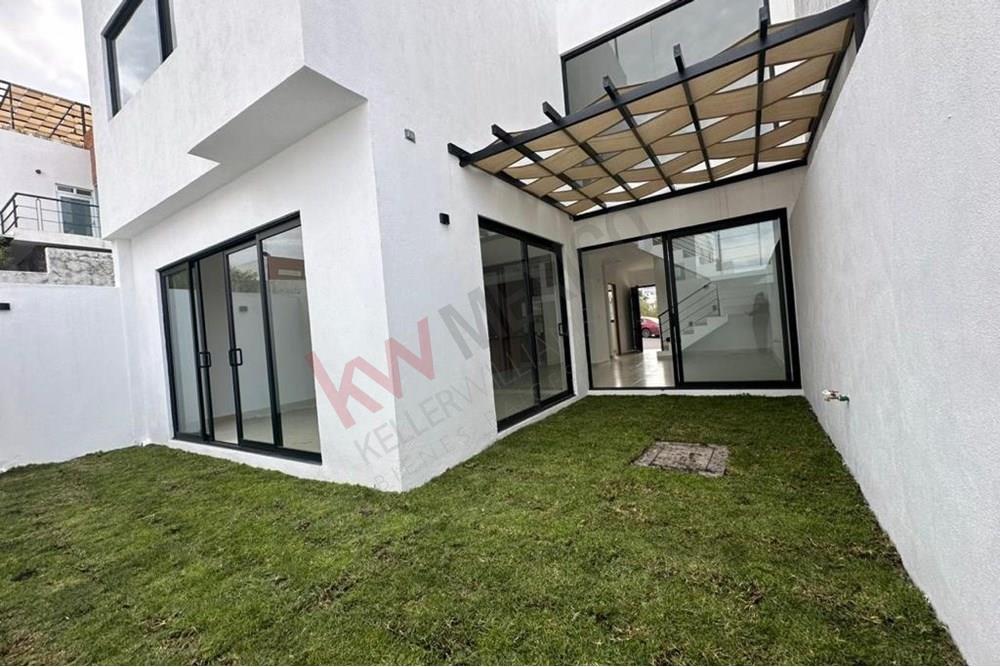 SE VENDE CASA MODERNA Y AMPLIA EN OPUNTIA ZIBATA.