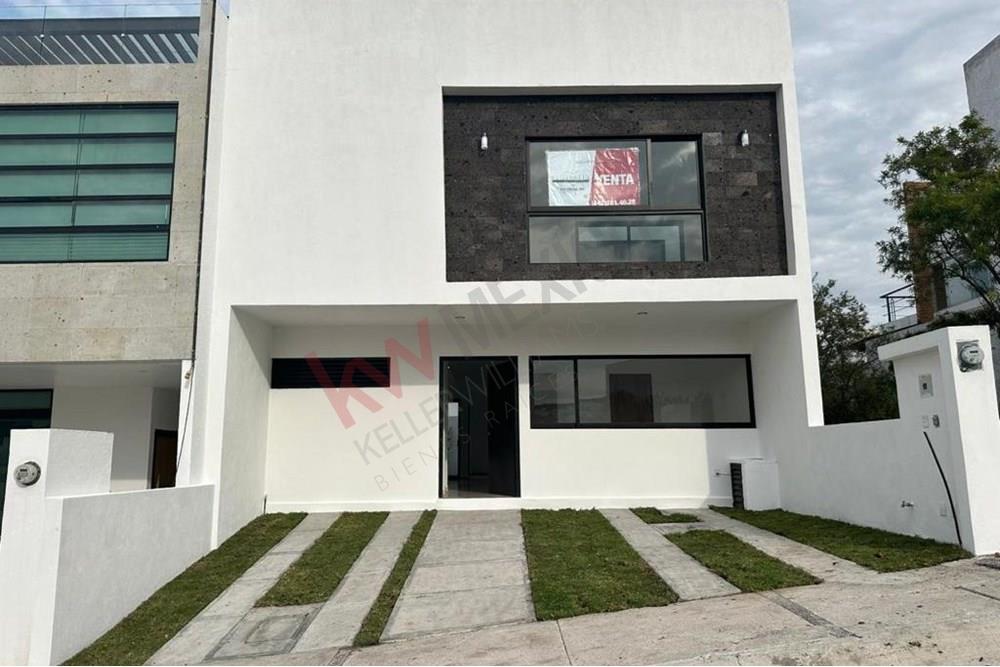 SE VENDE CASA MODERNA Y AMPLIA EN OPUNTIA ZIBATA.