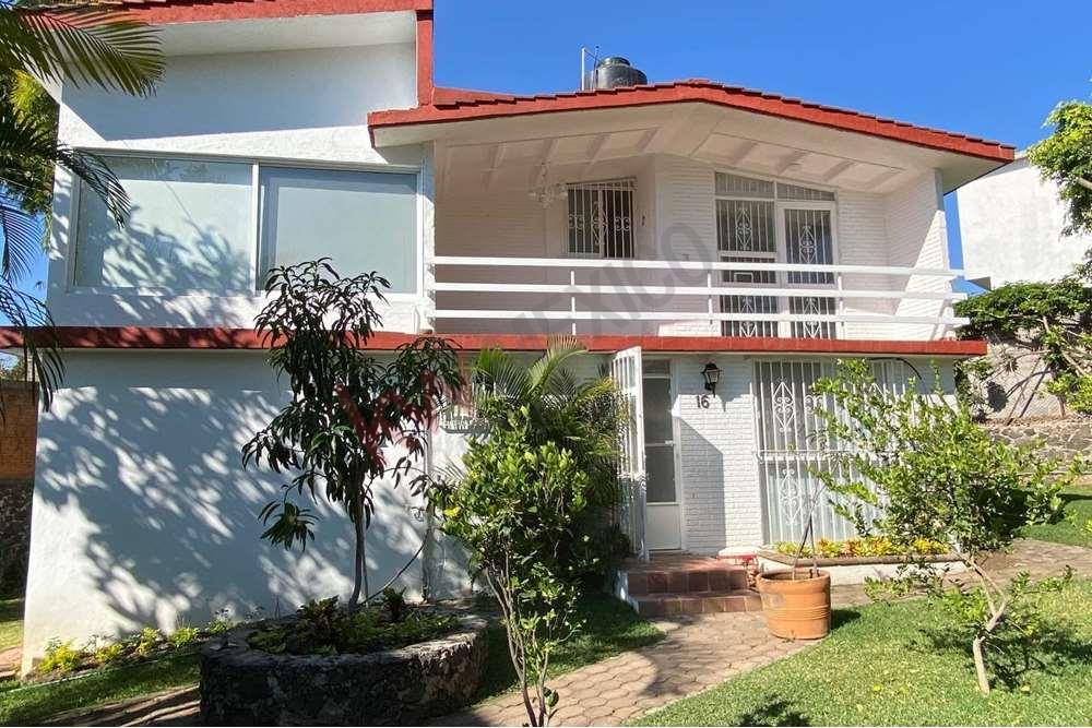 Casa en renta en privada con alberca y jardín en Cuernavaca