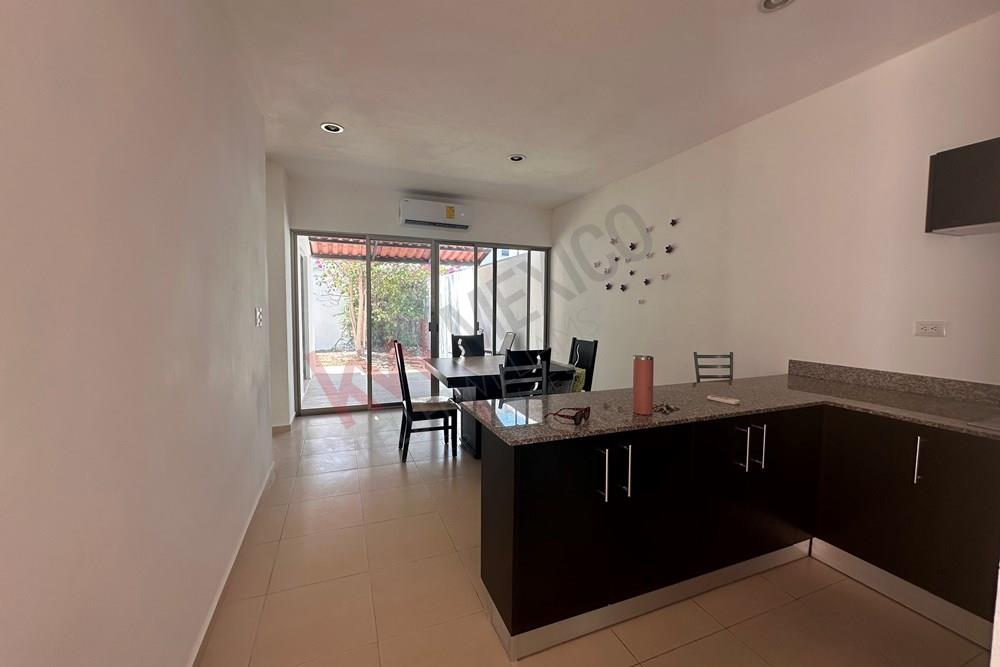 Casa en Renta de 1 planta en Fracc. Vicarias, Gran Santa Fe, Caucel